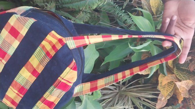 sac rond en jean et madras 