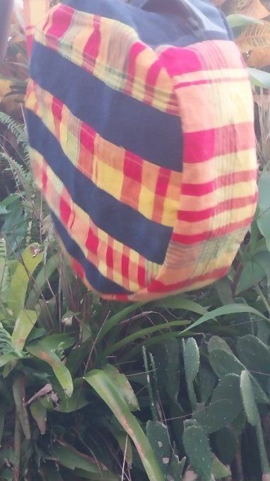 sac rond en jean et madras 